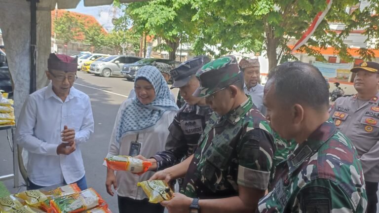Dandim 0825/Banyuwangi Hadiri Gerakan Pangan Murah Serentak di Taman Blambangan