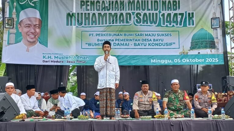 Babinsa Koramil 0825/20 Songgon Hadiri Pengajian Akbar Maulid Nabi Muhammad SAW, Perkuat  Keharmonisan Umat Beragama