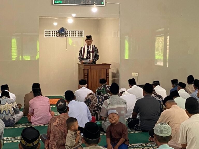 Khutbah yang disampaikan mengangkat penting mengenai bahaya judi online yang tengah marak di masyarakat