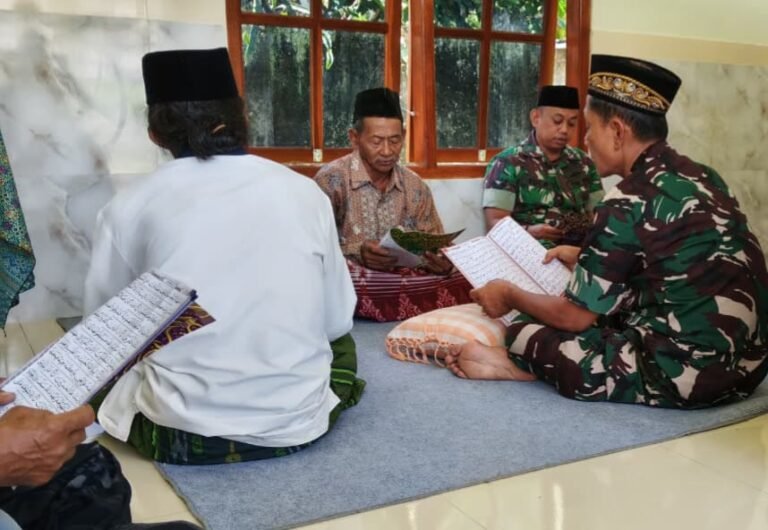 Sebanyak 7 orang menghatam Al Quran dalam rangka memasuki rumah baru.