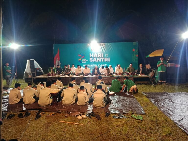 Babinsa Koramil 0825/20 Songgon Hadiri Haul Dan Istiqosah Akbar Masakyih Dalam Rangka Memperingati Hari Santri Nasonal Tahun 2025