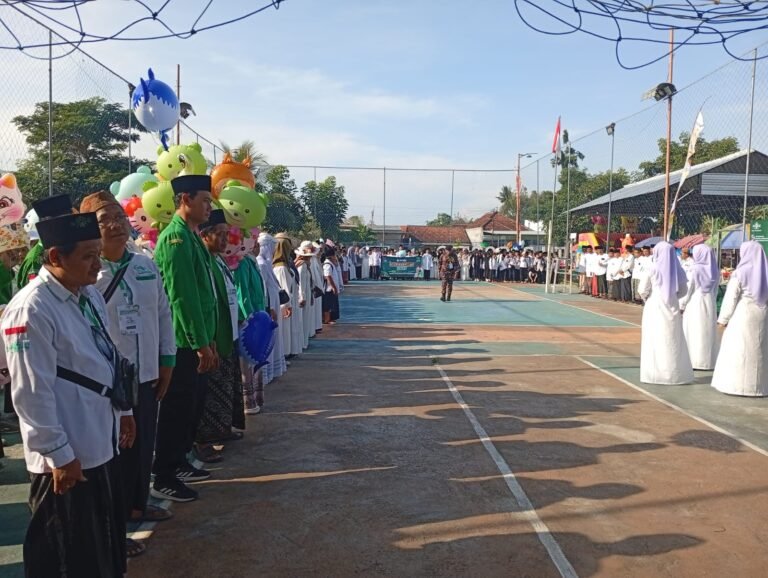 BABINSA BAGOREJO HADIRI KIRAB SANTRI DALAM RANGKA PERINGATAN HARI SANTRI NASIONAL 2025