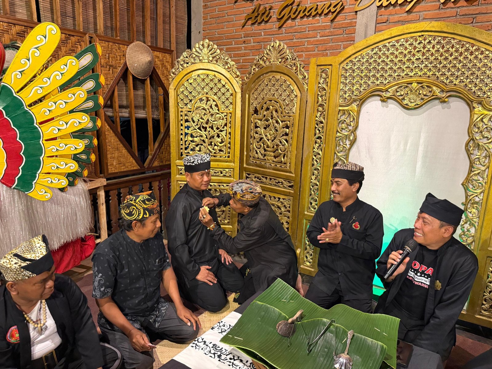 Budaya Satukan TNI dan Rakyat: Danrem 083/Baladhika Jaya Resmi Jadi Anggota Kehormatan KOPAT Banyuwangi