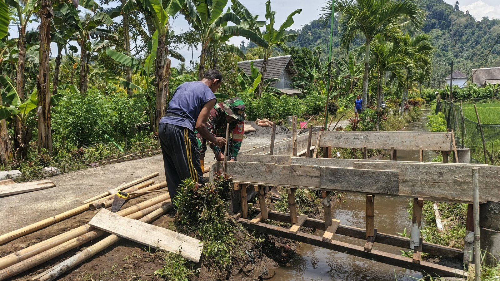 TMMD 126, Gotong Royong Bangun Pos Kamling ‎