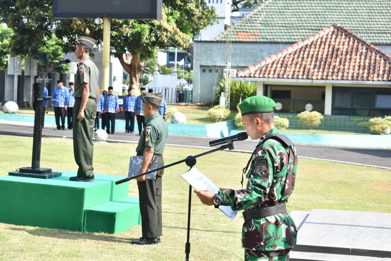 Prajurit TNI Kodim Banyuwangi dan ASN Kobarkan Semangat Persatuan di Upacara Sumpah Pemuda Ke-97