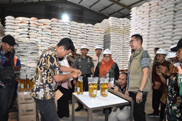 Dandim Banyuwangi dan BULOG Perkuat Sinergi Hanpangan: Pastikan Bantuan Pangan Tepat dan Bermartabat.