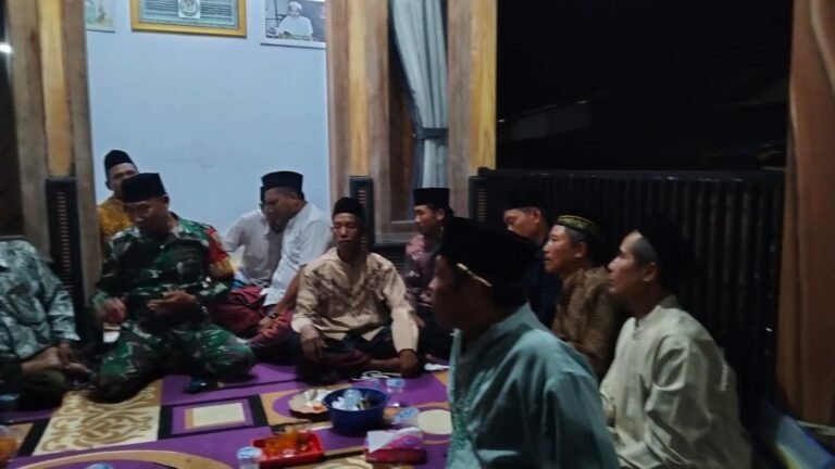 BABINSA WONOSOBO KORAMIL 0825/08 SRONO LAKSANAKAN PEMBINAAN RUTIN RT DAN RW DI DUSUN PLEMBANGREJO.