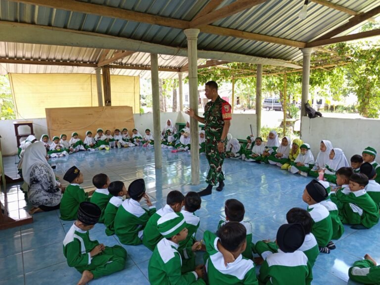 Serunya Anak-Anak TK Nurul Islam Belajar Wawasan Kebangsaan, Batituud dan Babinsa Srono Turun Langsung
