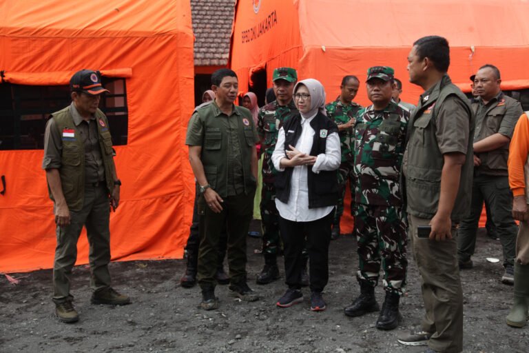 Danrem 083/Baladhika Jaya Bersama Forkopimda Lumajang Sambut Kepala BNPB Tinjau Dampak Erupsi Semeru