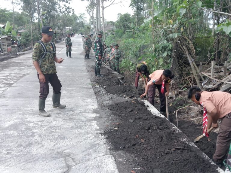 Sinergi Gulbencal dan Pramuka Saka Wira Kartika, Perkuat Mitigasi dengan Pendalaman Drainase di Dusun Sumbersari