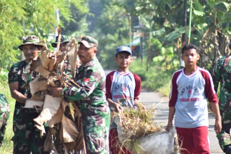 ”Lingkungan Bersih Dimulai dari Kita” Pesan TMMD Pasuruan Lewat Aksi Nyata