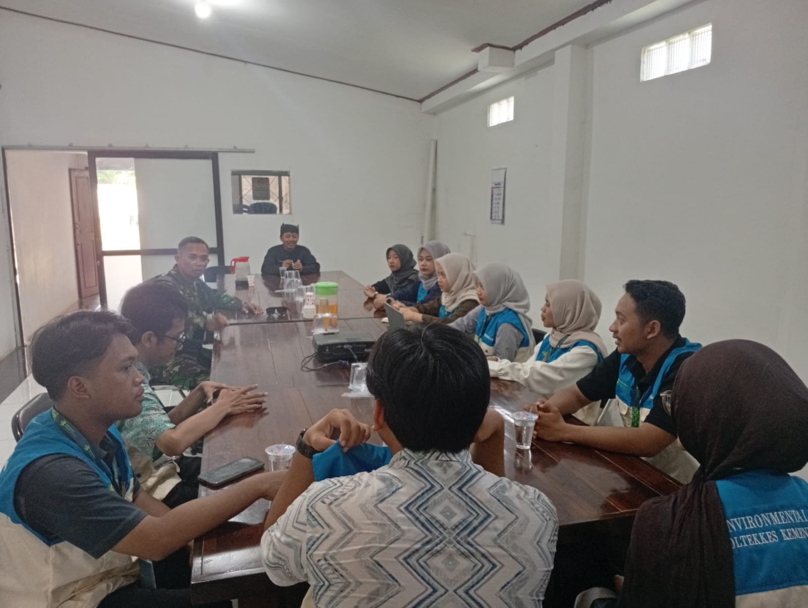 Sambut Mahasiswa KKN, Babinsa Bagorejo Bekali Misi Khusus: Dari Posyandu hingga Perang Lawan DBD