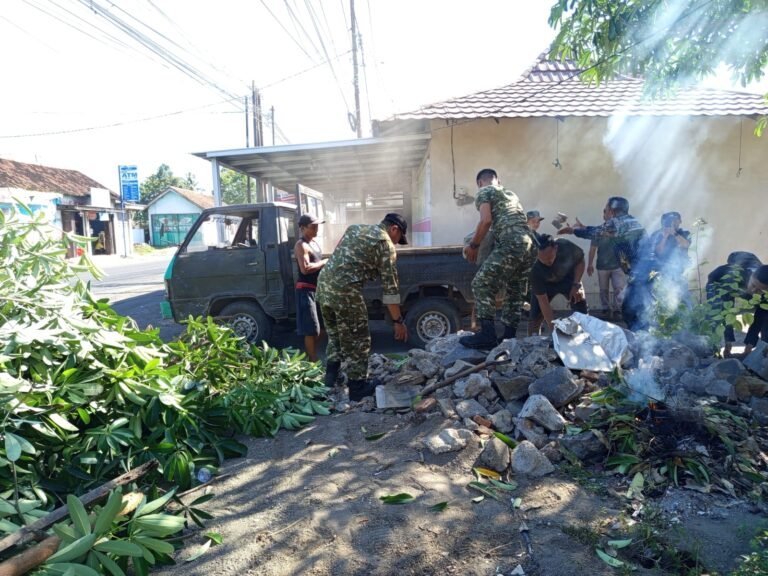 Jelang Launching KDKMP, Danramil Srono Pimpin Kerja Bakti Bersama di Wonosobo