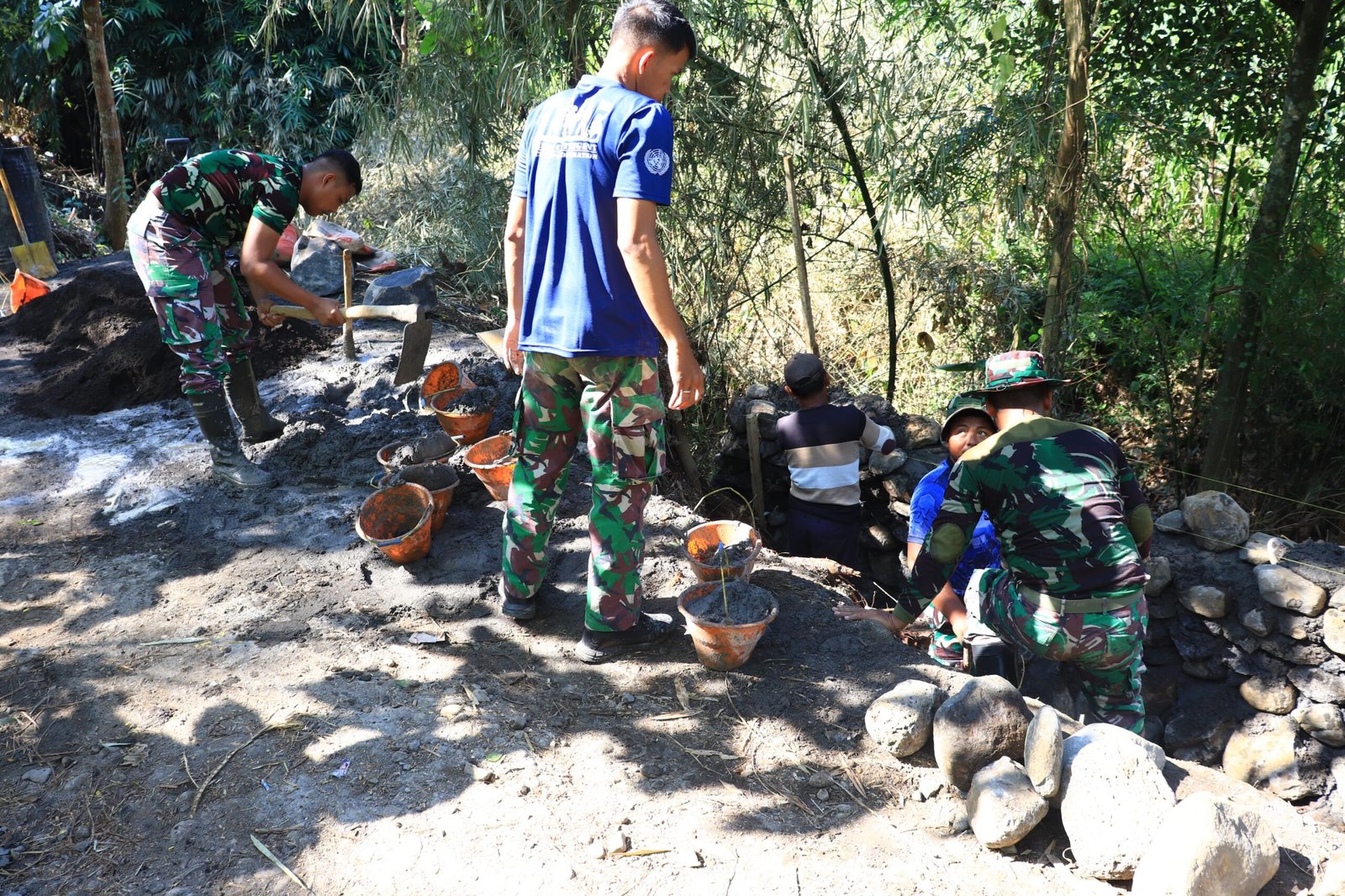 Dandim 0820 Probolinggo Kebut Pembangunan TPT, Warga Desa Brabe Diharapkan Bebas dari Ancaman Longsor.