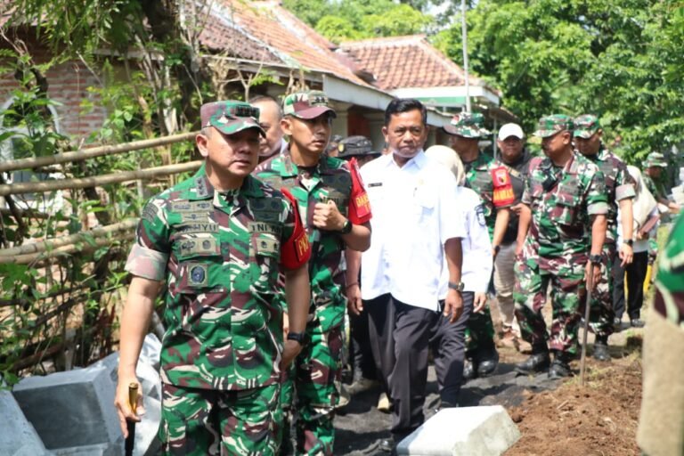 Danrem 083/Bdj Tinjau Langsung Progres Pembangunan TMMD di Desa Brabe