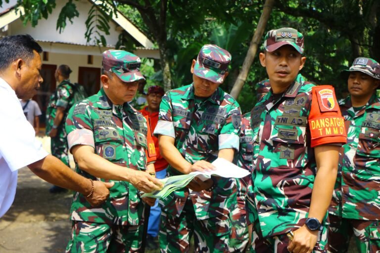 Danrem 083/Baladika Jaya Terima Paparan Singkat Progres TMMD Ke-128 di Desa Brabe.