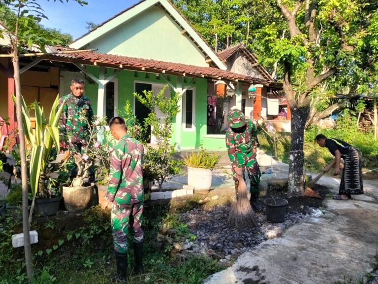RTLH Ibu Srihayati Tuntas 100 Persen, Satgas TMMD Ke-128 Gelar Pembersihan Lingkungan Sekitar Rumah.