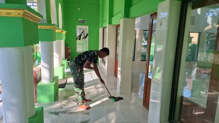 Satgas TMMD Ke-128 Gelar Kerja Bakti di Masjid Nurul Jannah Probolinggo