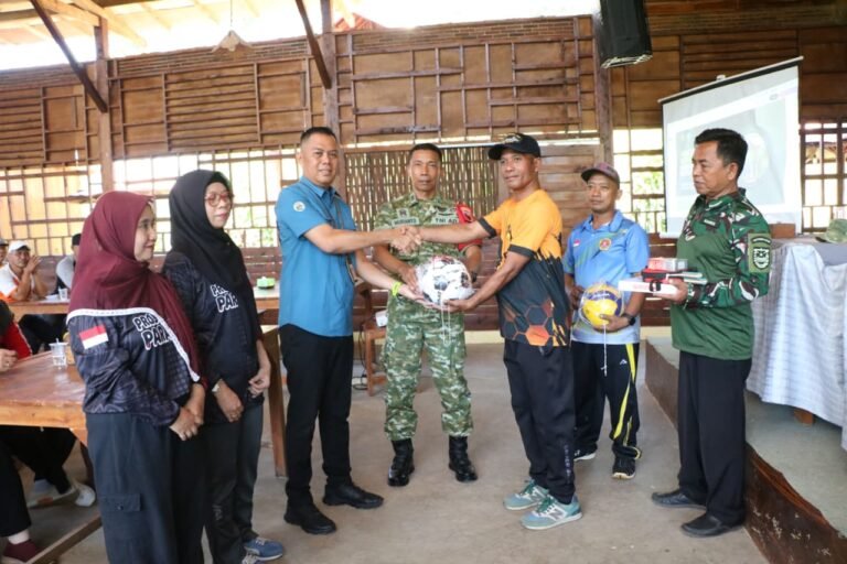 Pemberian Sarana dan Prasarana Alat Olahraga TMMD Ke-128 Tahun 2026 Dorong Semangat Pemuda dan Pengembangan Desa Wisata di Brabe.