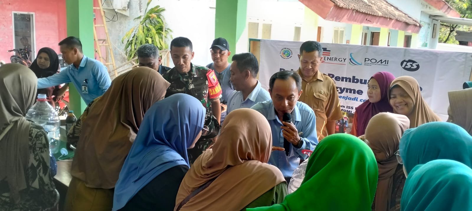 Masyarakat Dukung Penuh Lingkungan Bersih Dengan Pelatihan Pengelolaan Sampah dan Pembuatan Eco Enzyme pada Program TMMD Ke-128.
