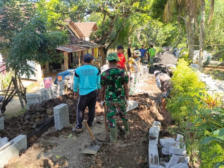 Menunju 500 meter, Satgas TMMD Ke-128 Tetap Semangat melakukan Pemasangan Bekisting