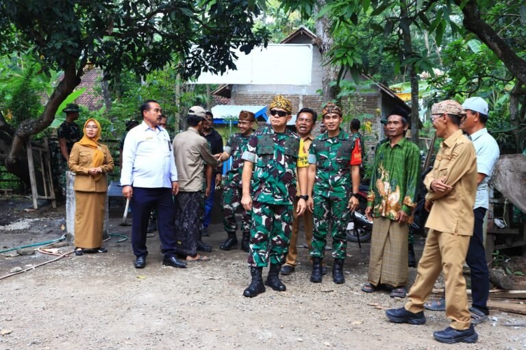 Tim Wasev Sterad TNI Melakukan Kunjungan Kerja Ke Lokasi Program  TMMD Ke 128 di Desa Brabe