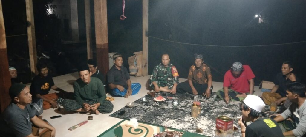 Rangkul Tokoh Agama hingga Pemuda, Babinsa di Banyuwangi Gelar Komsos Serap Aspirasi Warga